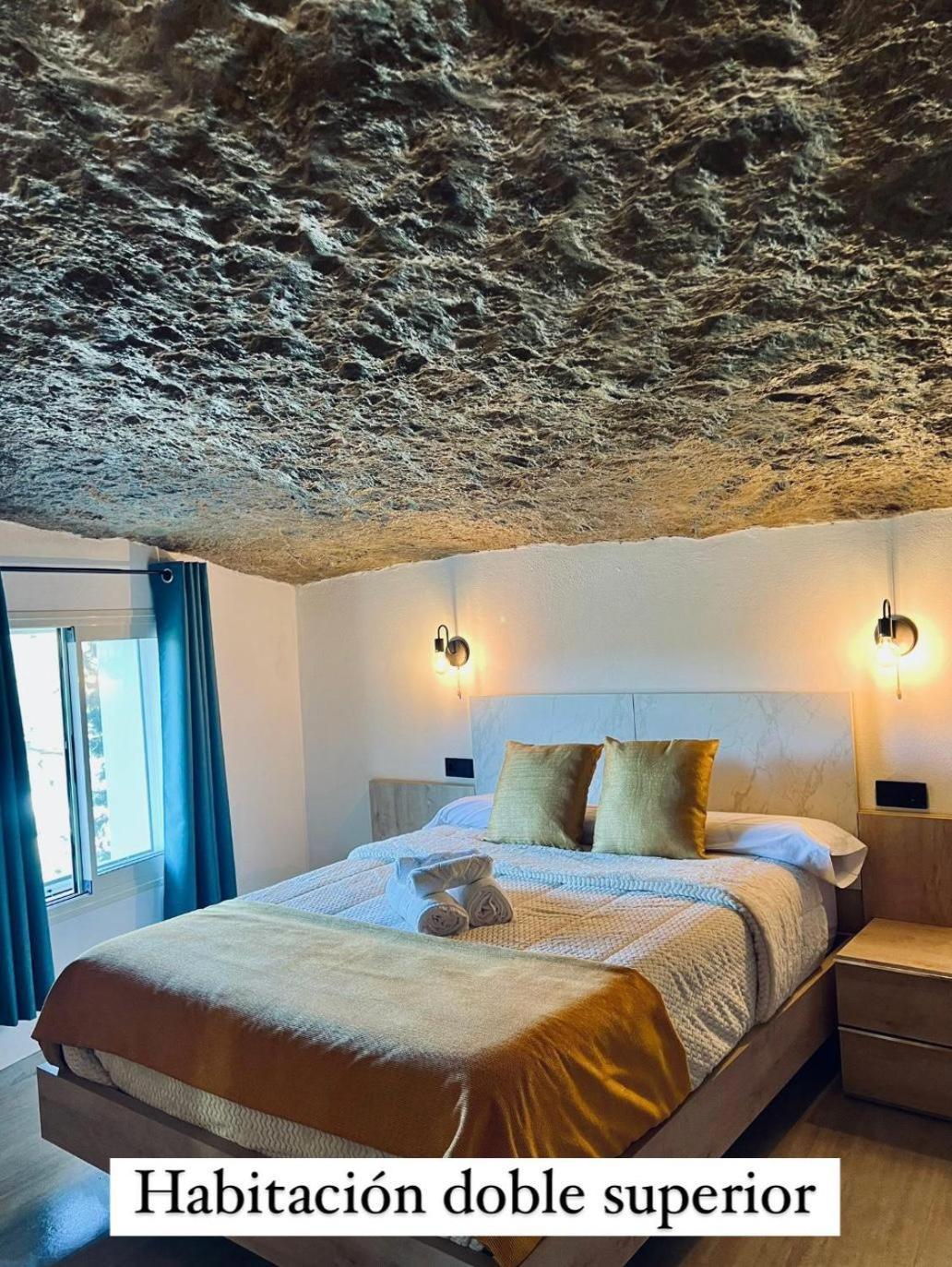 Cueva Luxe Las Calcetas Setenil De Las Bodegas Exterior photo